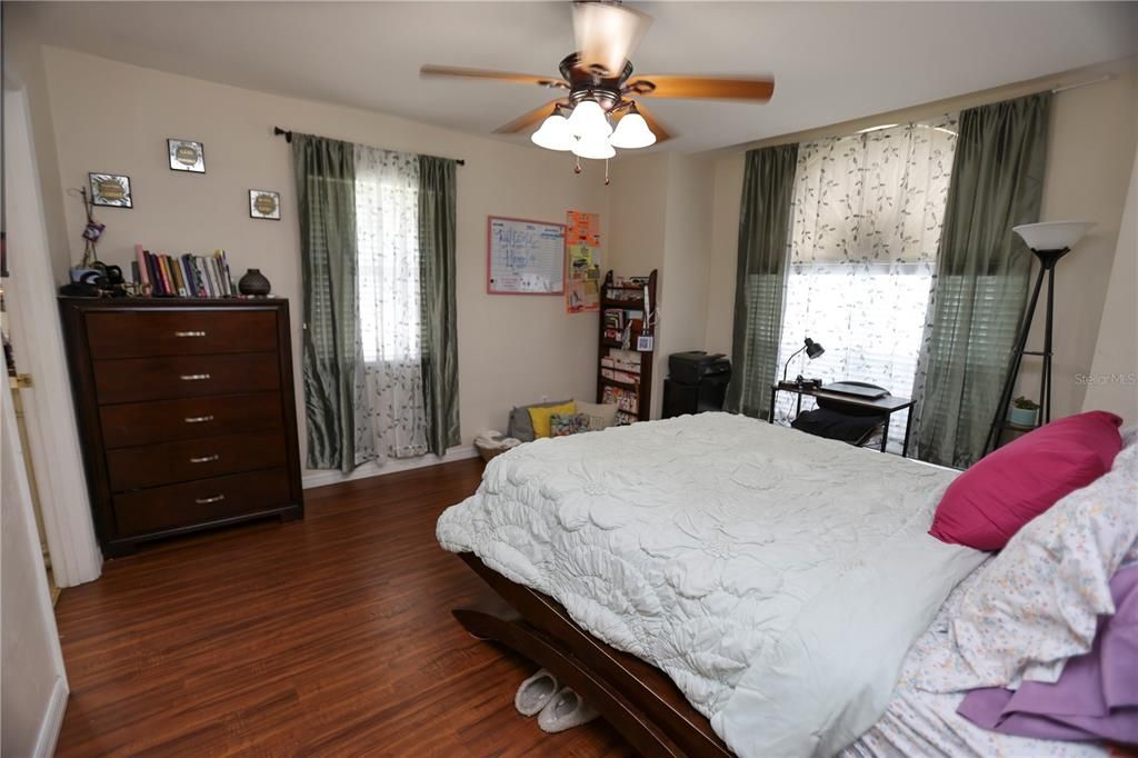 For Sale: $270,000 (3 beds, 2 baths, 1304 Square Feet)