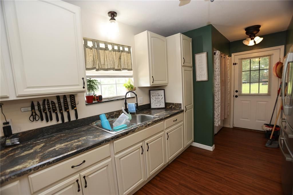 For Sale: $270,000 (3 beds, 2 baths, 1304 Square Feet)