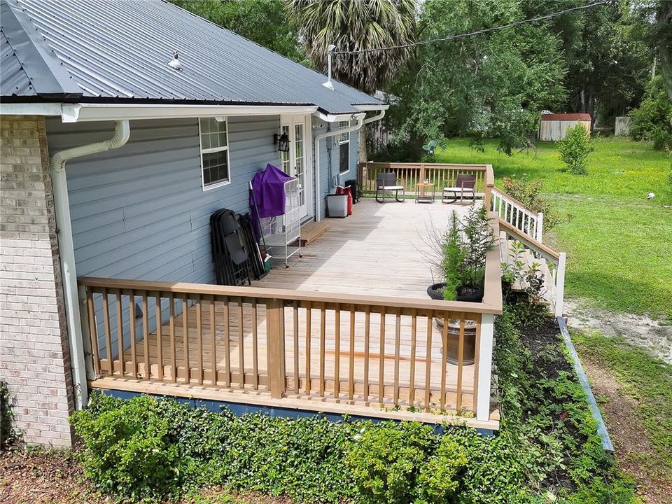 For Sale: $270,000 (3 beds, 2 baths, 1304 Square Feet)