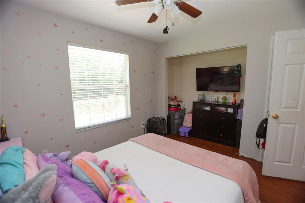 For Sale: $270,000 (3 beds, 2 baths, 1304 Square Feet)