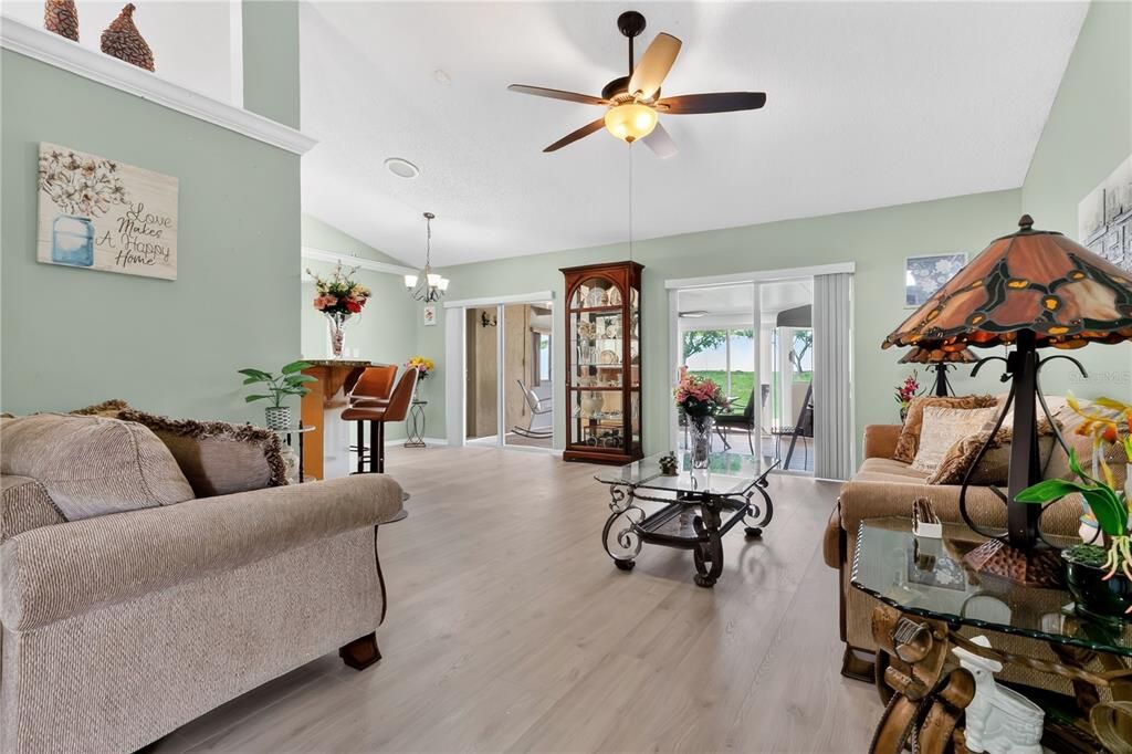 For Sale: $445,000 (4 beds, 2 baths, 1893 Square Feet)