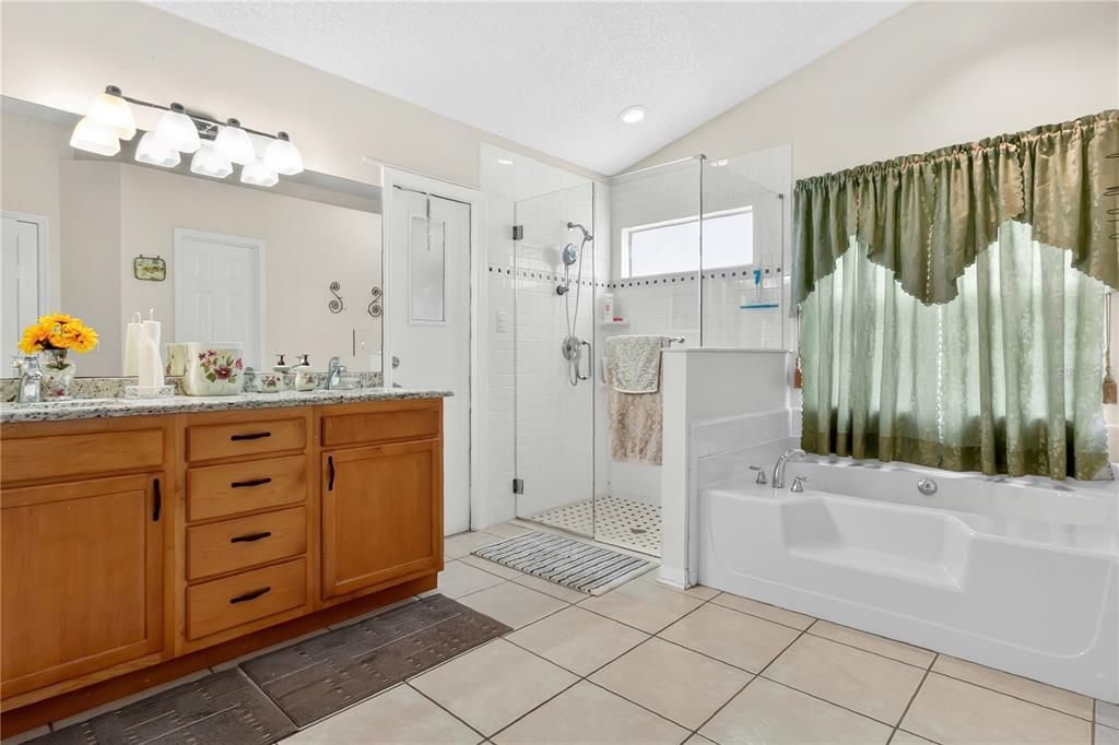 For Sale: $445,000 (4 beds, 2 baths, 1893 Square Feet)
