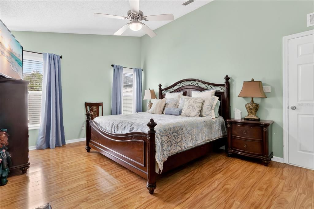 For Sale: $445,000 (4 beds, 2 baths, 1893 Square Feet)
