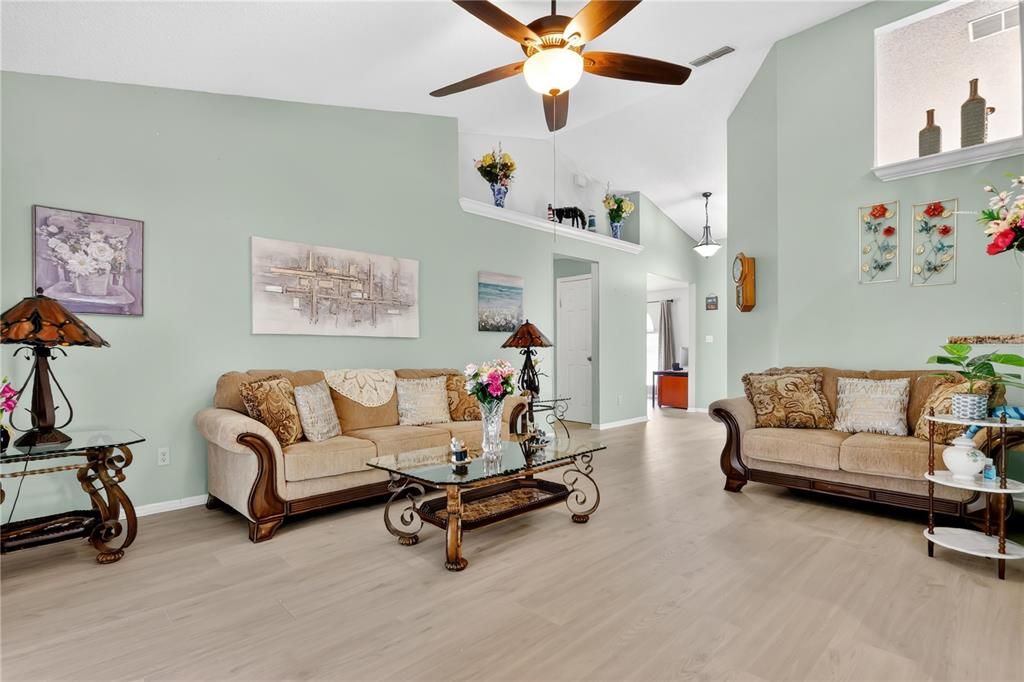 For Sale: $445,000 (4 beds, 2 baths, 1893 Square Feet)