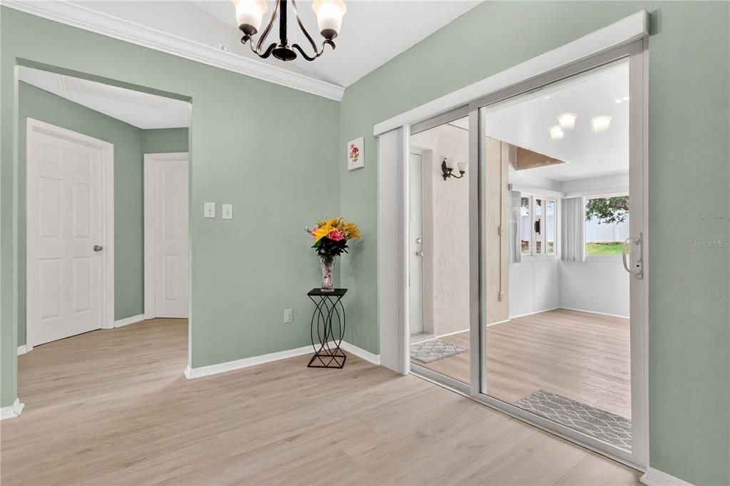 For Sale: $445,000 (4 beds, 2 baths, 1893 Square Feet)