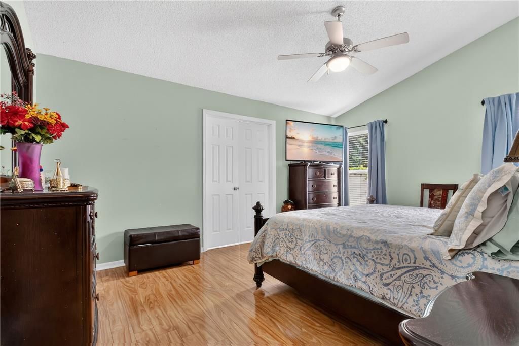 For Sale: $445,000 (4 beds, 2 baths, 1893 Square Feet)