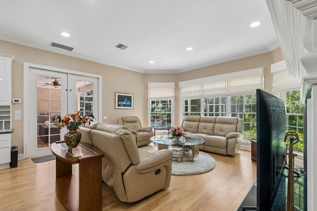 Activo con contrato: $1,975,000 (5 camas, 4 baños, 5060 Pies cuadrados)