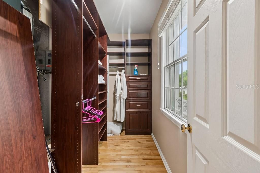 Activo con contrato: $1,975,000 (5 camas, 4 baños, 5060 Pies cuadrados)