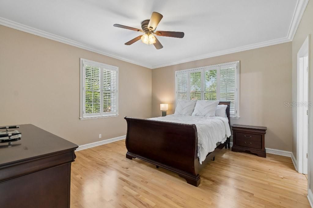 Activo con contrato: $1,975,000 (5 camas, 4 baños, 5060 Pies cuadrados)