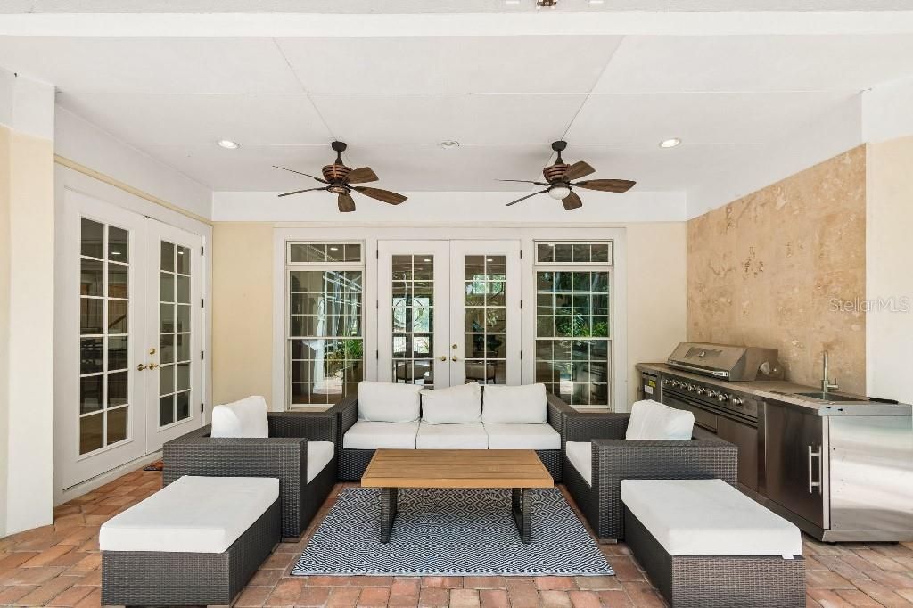 Activo con contrato: $1,975,000 (5 camas, 4 baños, 5060 Pies cuadrados)