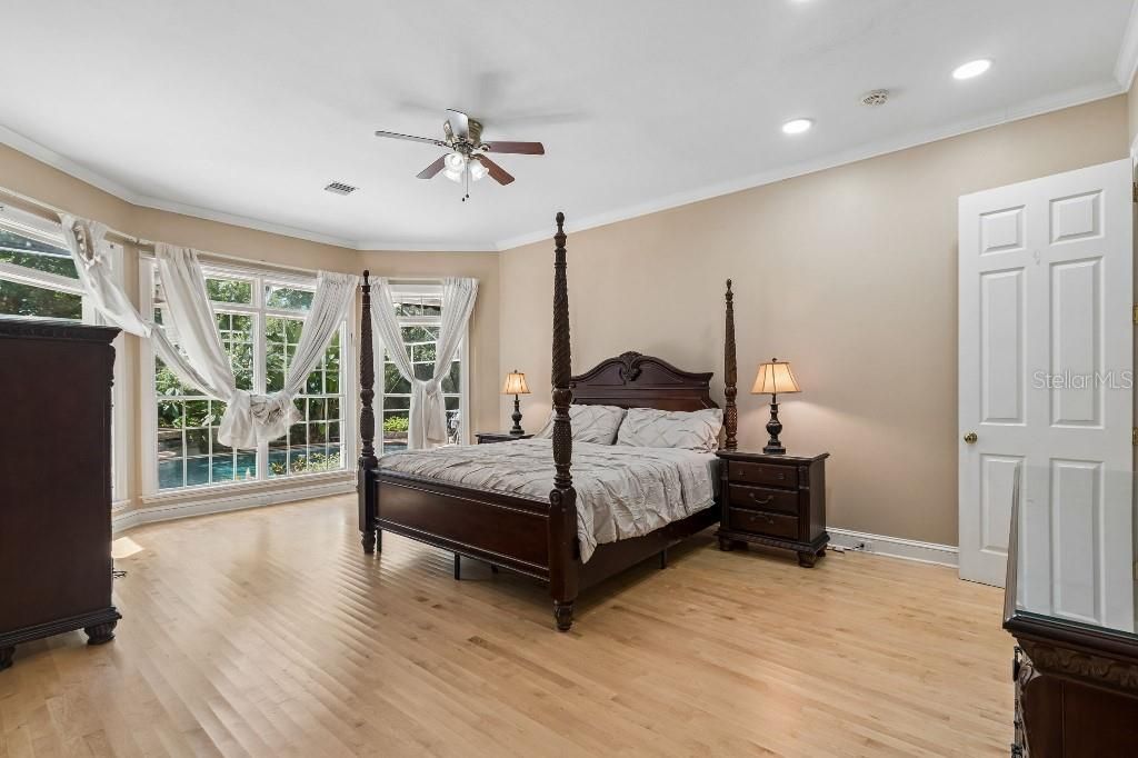 Activo con contrato: $1,975,000 (5 camas, 4 baños, 5060 Pies cuadrados)