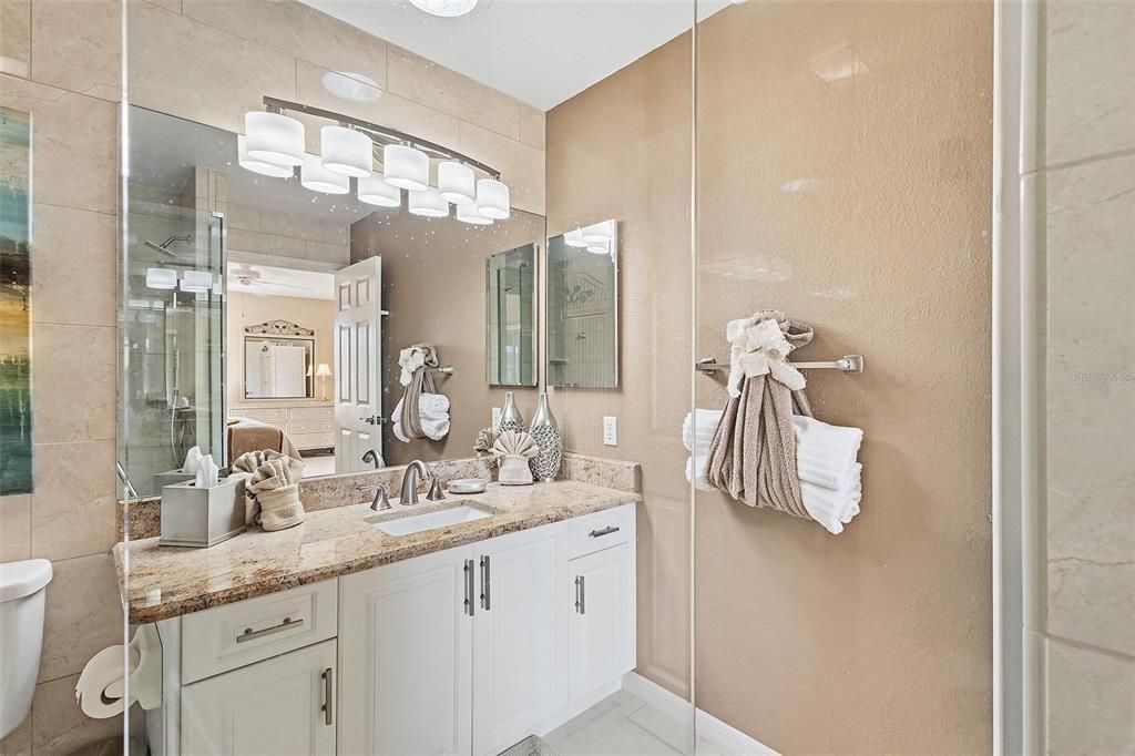 For Sale: $350,000 (2 beds, 2 baths, 1136 Square Feet)