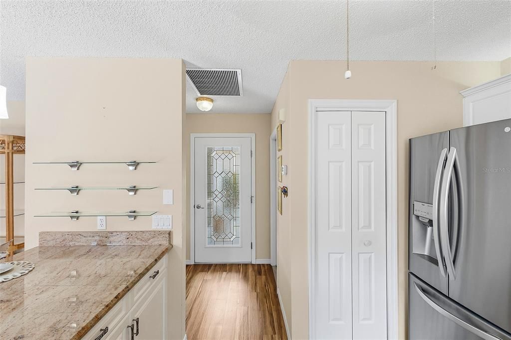 For Sale: $350,000 (2 beds, 2 baths, 1136 Square Feet)