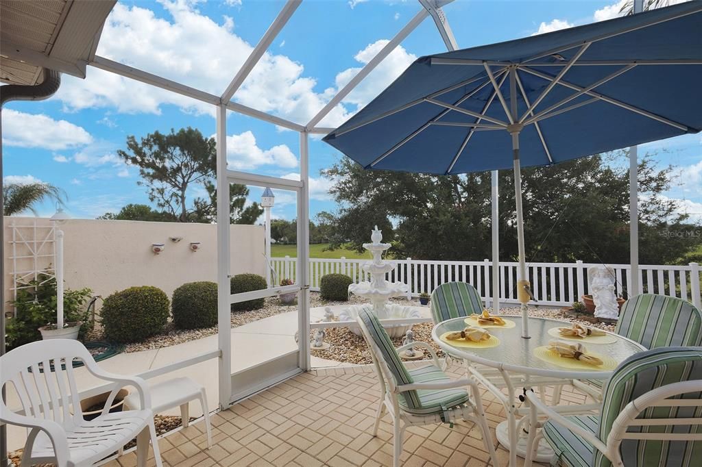 For Sale: $350,000 (2 beds, 2 baths, 1136 Square Feet)