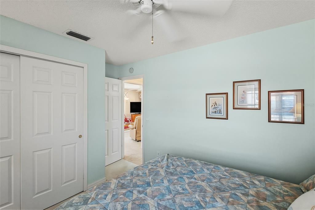 For Sale: $350,000 (2 beds, 2 baths, 1136 Square Feet)