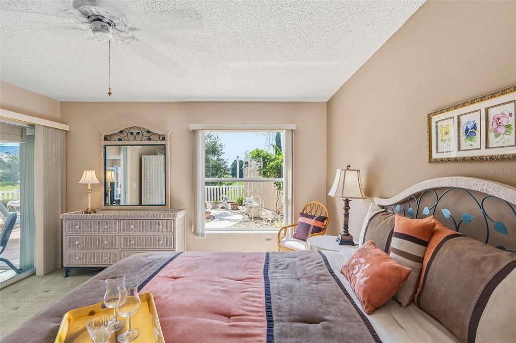 For Sale: $350,000 (2 beds, 2 baths, 1136 Square Feet)