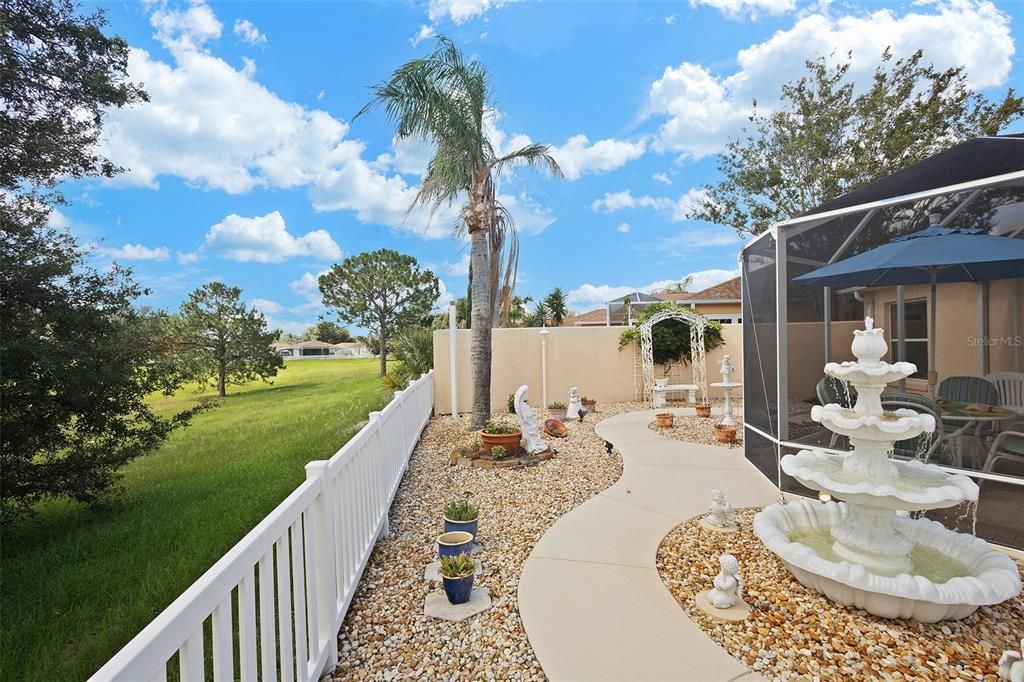 For Sale: $350,000 (2 beds, 2 baths, 1136 Square Feet)