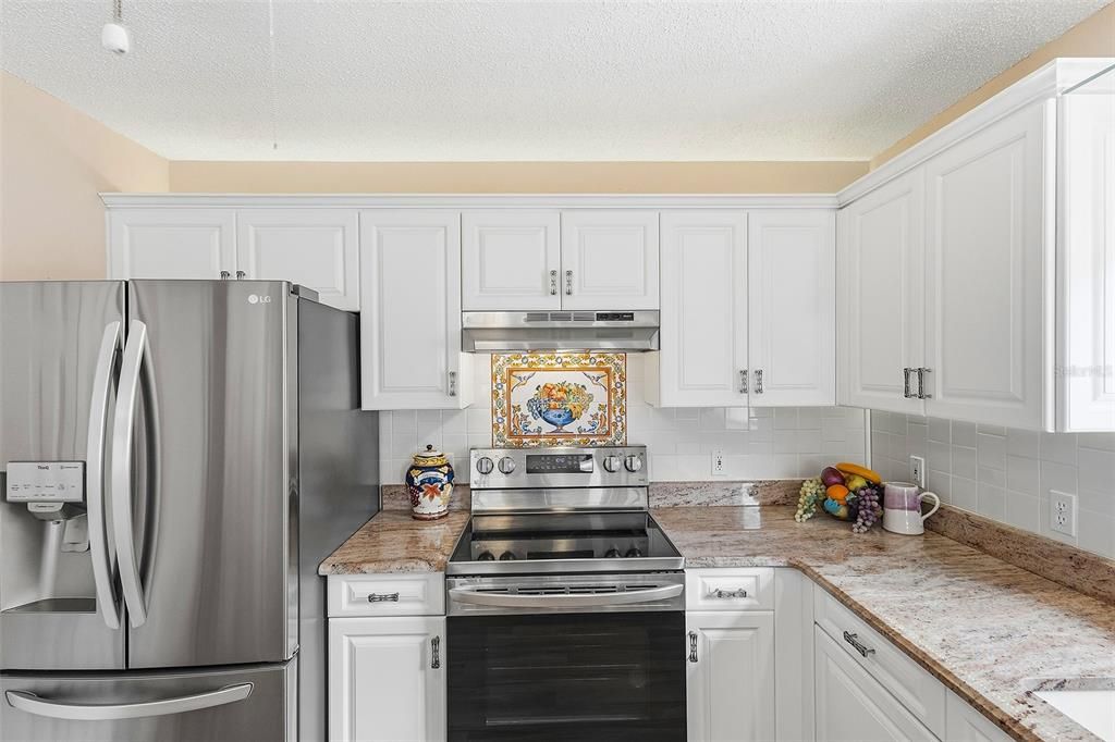 For Sale: $350,000 (2 beds, 2 baths, 1136 Square Feet)