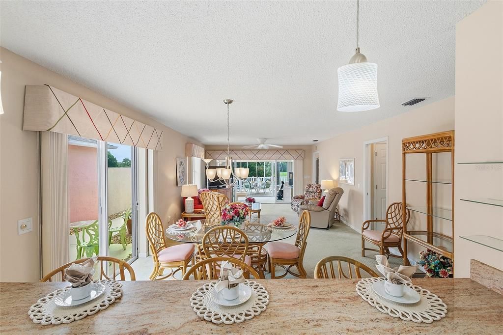 For Sale: $350,000 (2 beds, 2 baths, 1136 Square Feet)