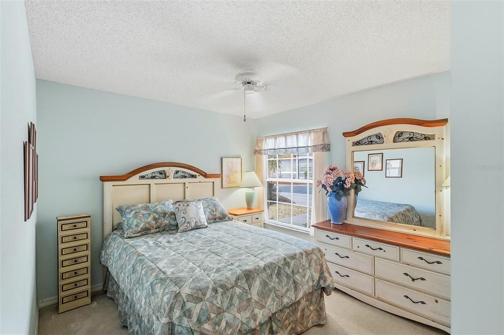 For Sale: $350,000 (2 beds, 2 baths, 1136 Square Feet)