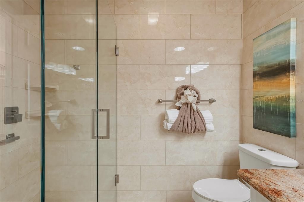 For Sale: $350,000 (2 beds, 2 baths, 1136 Square Feet)