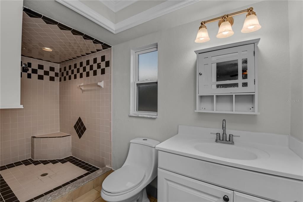 На продажу: $349,990 (3 спален, 2 ванн, 1272 Квадратных фут)