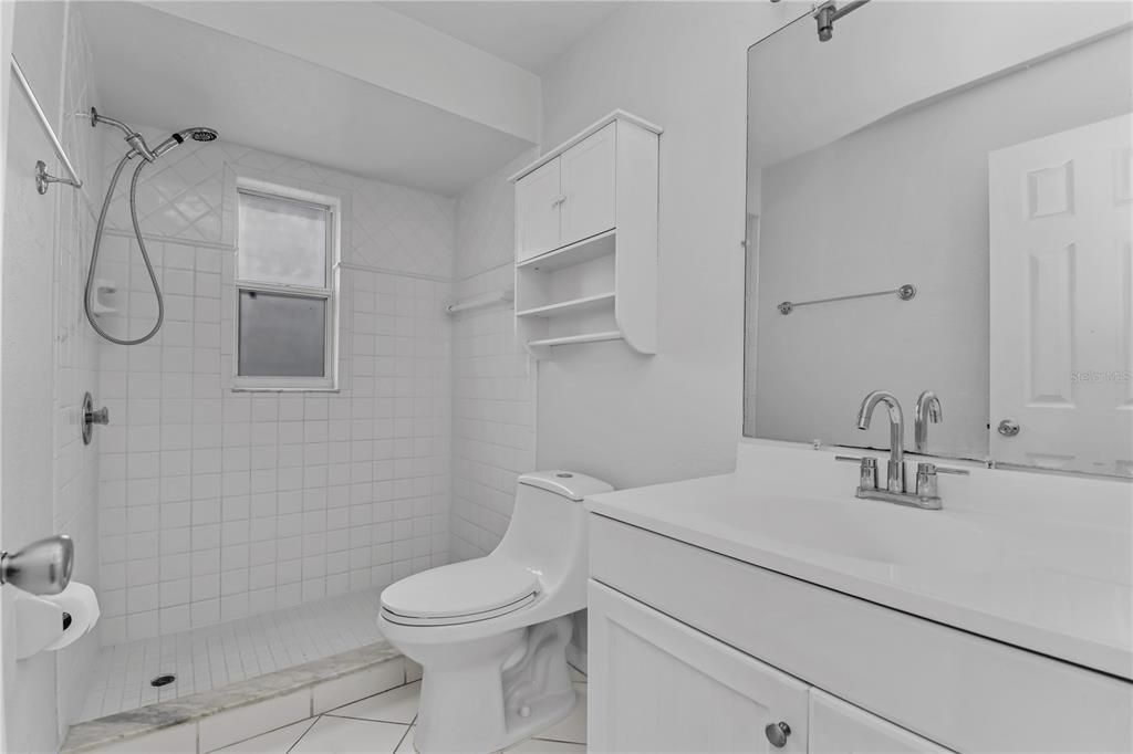 На продажу: $349,990 (3 спален, 2 ванн, 1272 Квадратных фут)