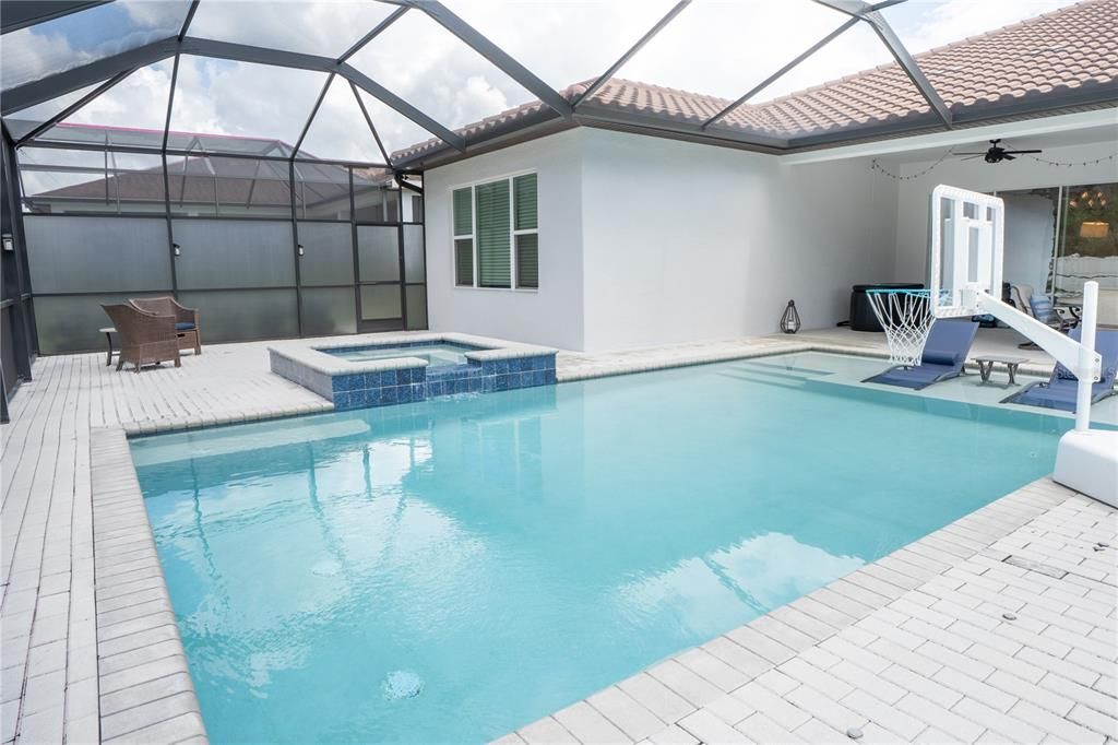 For Sale: $850,000 (4 beds, 3 baths, 2992 Square Feet)
