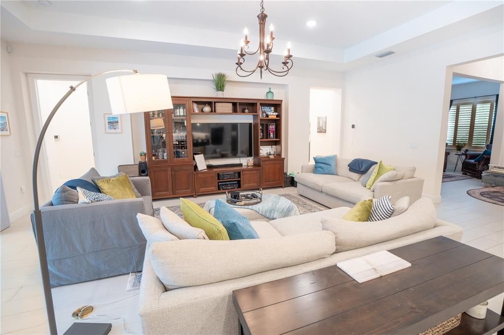 For Sale: $850,000 (4 beds, 3 baths, 2992 Square Feet)