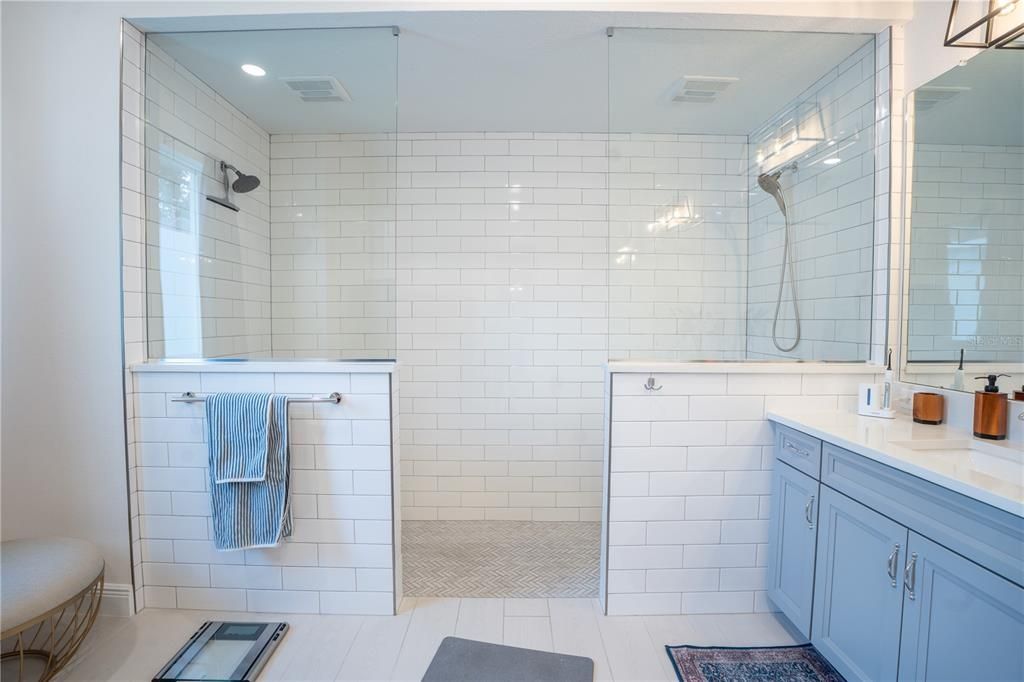 For Sale: $850,000 (4 beds, 3 baths, 2992 Square Feet)