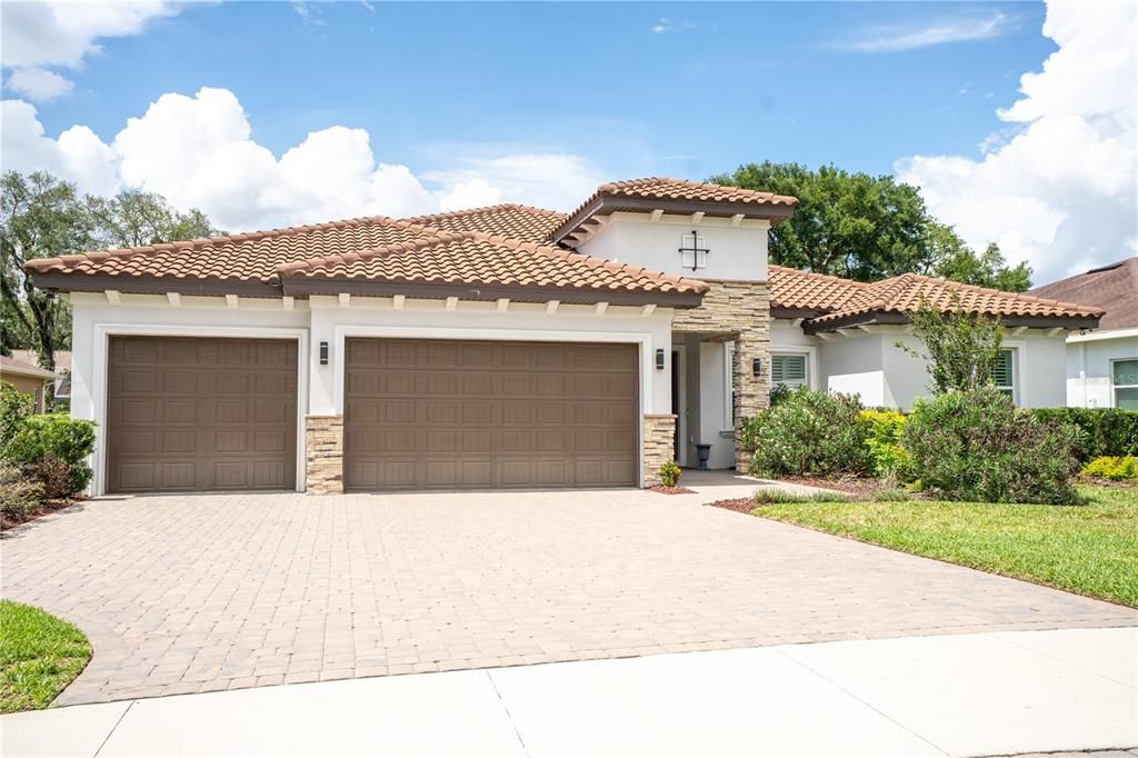 For Sale: $850,000 (4 beds, 3 baths, 2992 Square Feet)