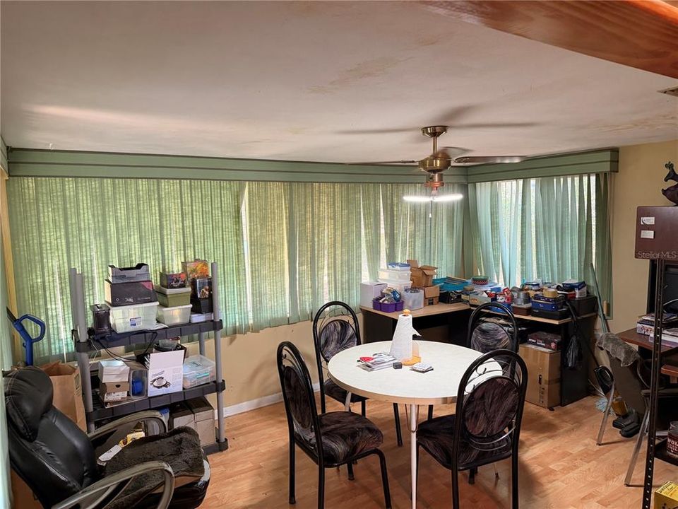 For Sale: $145,000 (2 beds, 1 baths, 1016 Square Feet)