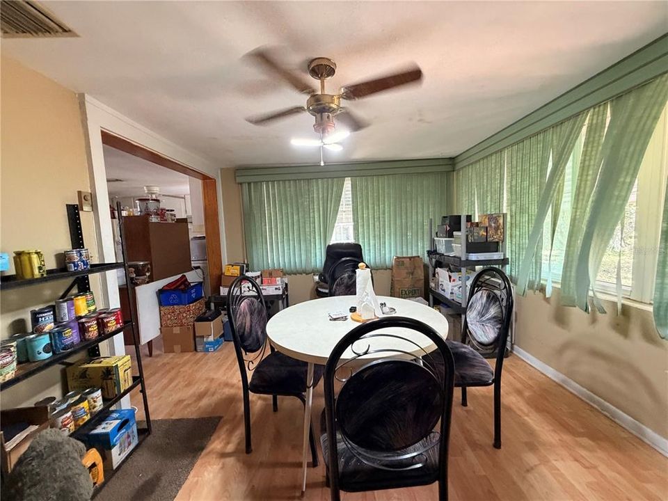 For Sale: $145,000 (2 beds, 1 baths, 1016 Square Feet)