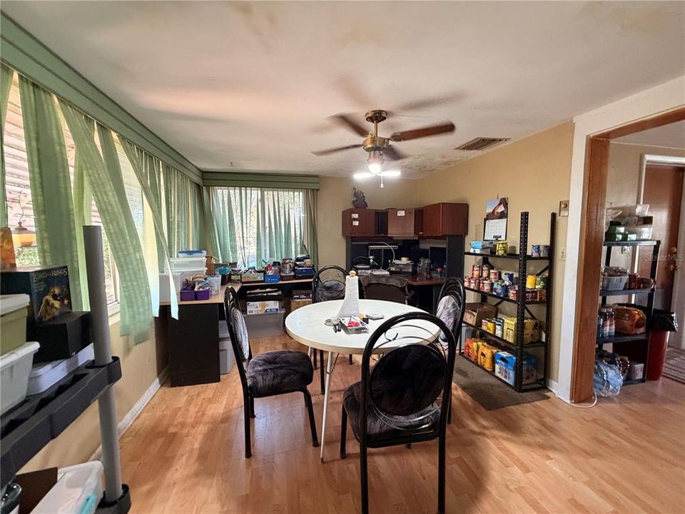 For Sale: $145,000 (2 beds, 1 baths, 1016 Square Feet)