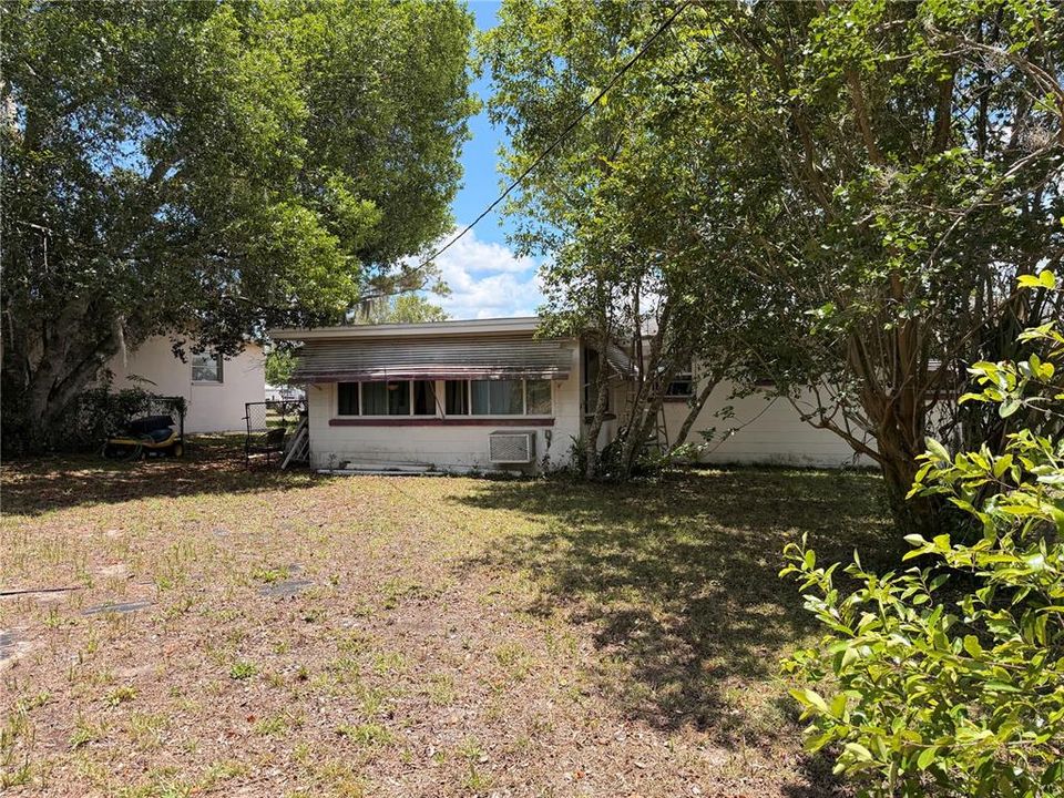 For Sale: $145,000 (2 beds, 1 baths, 1016 Square Feet)