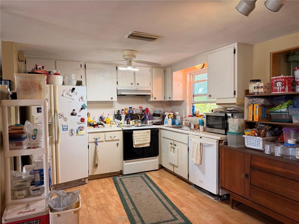 For Sale: $145,000 (2 beds, 1 baths, 1016 Square Feet)