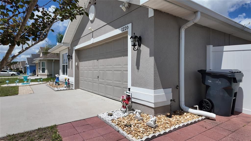 For Sale: $290,000 (3 beds, 2 baths, 1348 Square Feet)