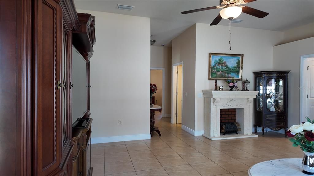 For Sale: $290,000 (3 beds, 2 baths, 1348 Square Feet)