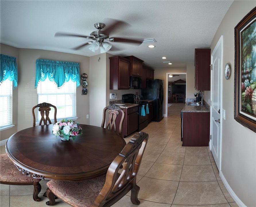 For Sale: $290,000 (3 beds, 2 baths, 1348 Square Feet)
