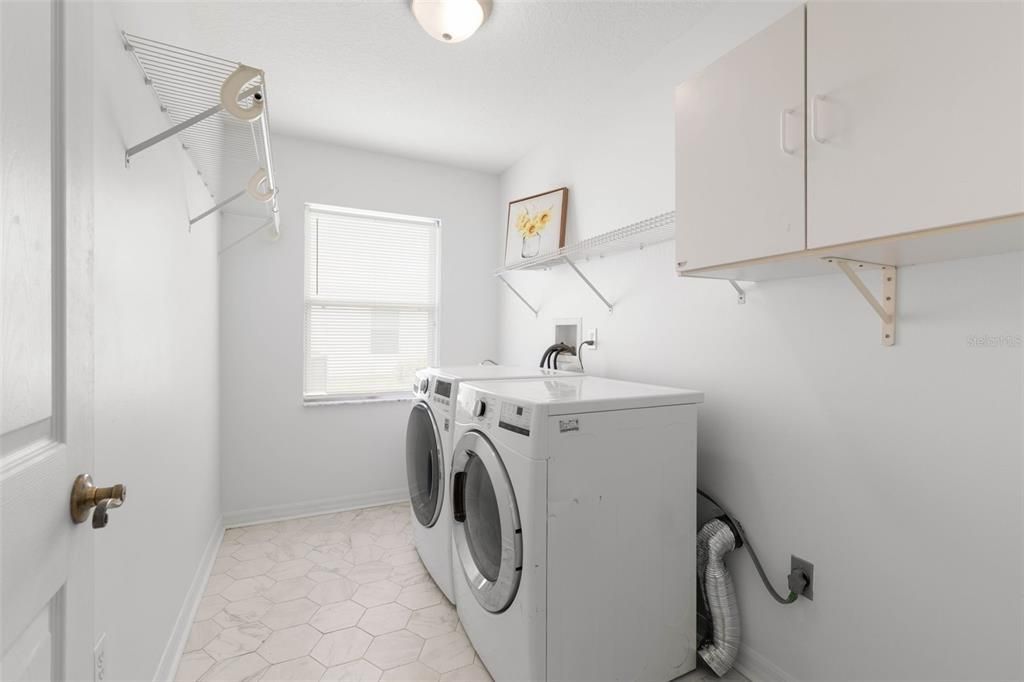 For Sale: $349,000 (3 beds, 2 baths, 1865 Square Feet)