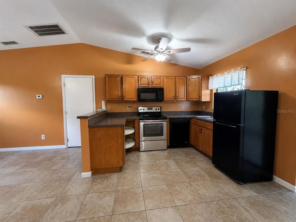 For Sale: $269,900 (2 beds, 2 baths, 1258 Square Feet)