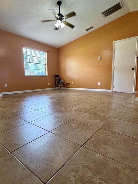 For Sale: $269,900 (2 beds, 2 baths, 1258 Square Feet)