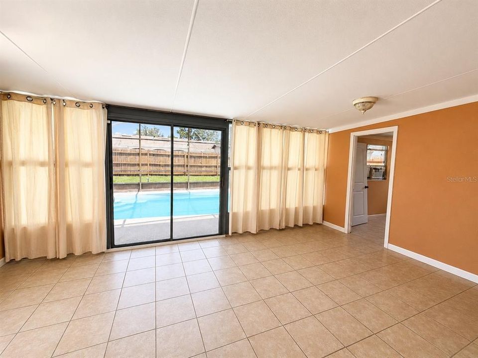 For Sale: $269,900 (2 beds, 2 baths, 1258 Square Feet)