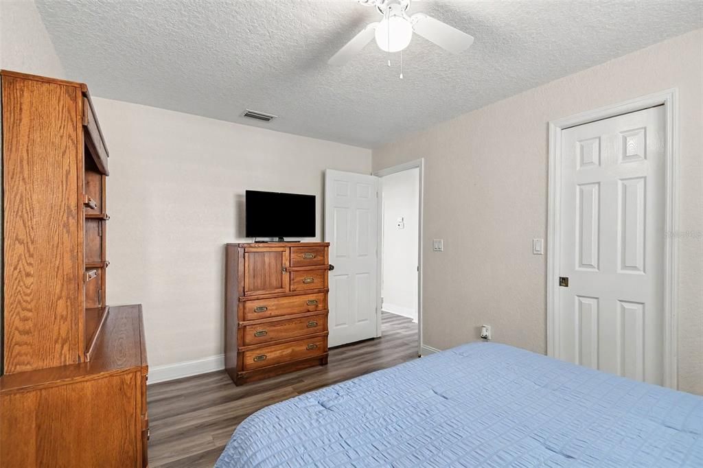 For Sale: $500,000 (3 beds, 2 baths, 2273 Square Feet)