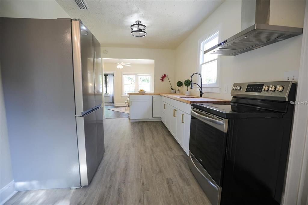 В аренду: $2,600 (2 спален, 2 ванн, 958 Квадратных фут)