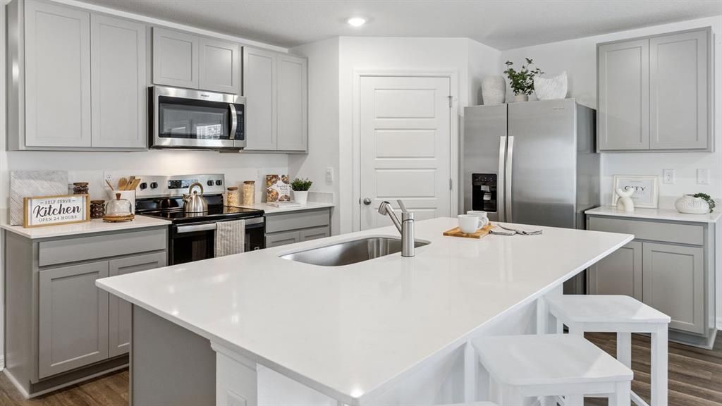 For Sale: $302,900 (5 beds, 2 baths, 1708 Square Feet)