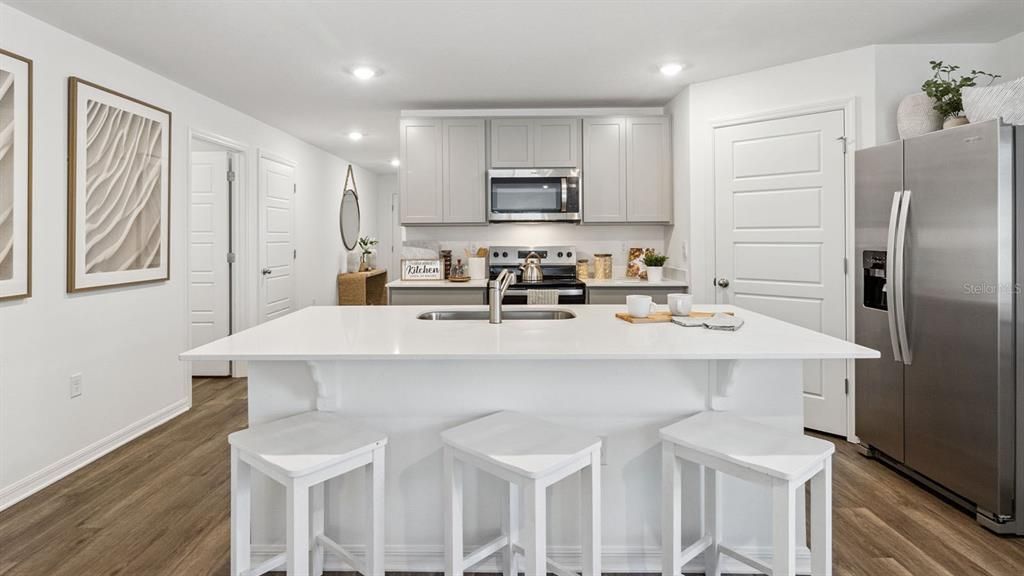 For Sale: $302,900 (5 beds, 2 baths, 1708 Square Feet)
