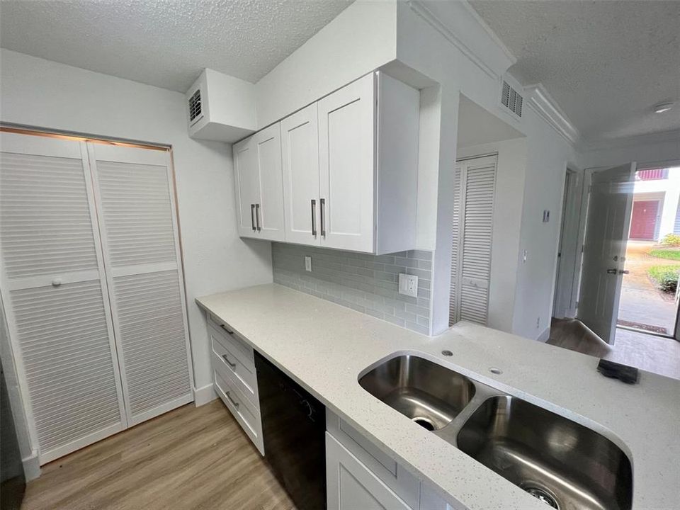 В аренду: $1,750 (2 спален, 2 ванн, 1067 Квадратных фут)