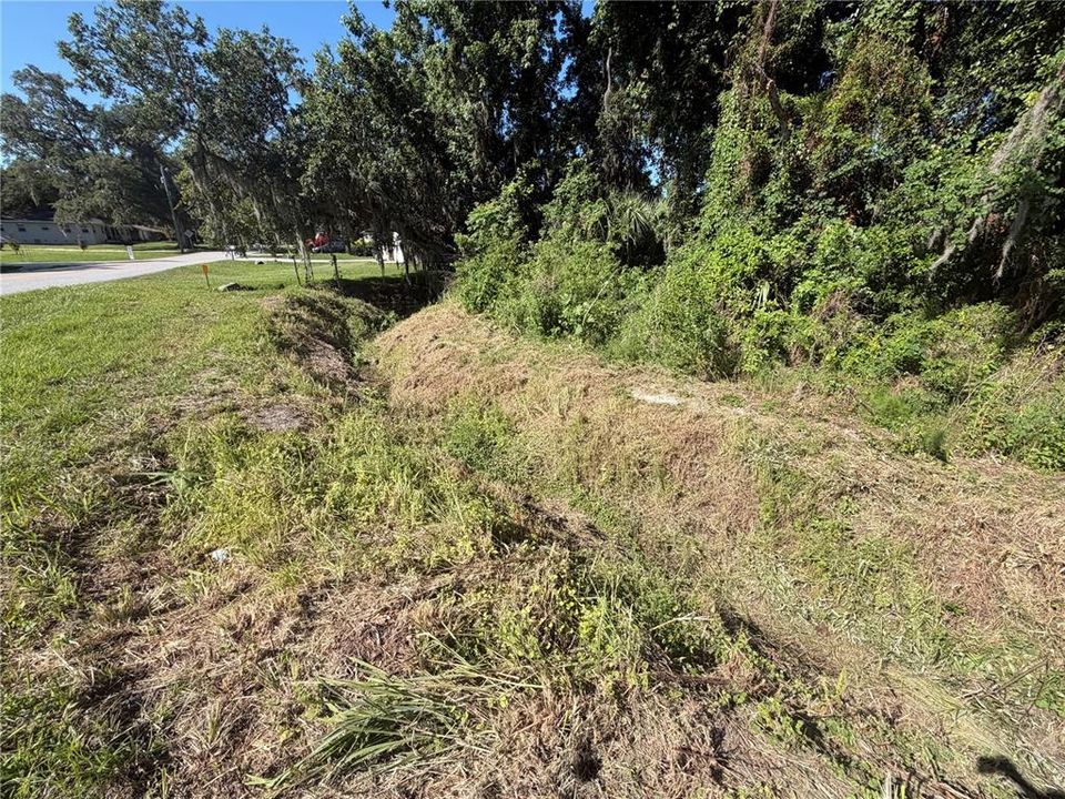 For Sale: $895,000 (0.61 acres)