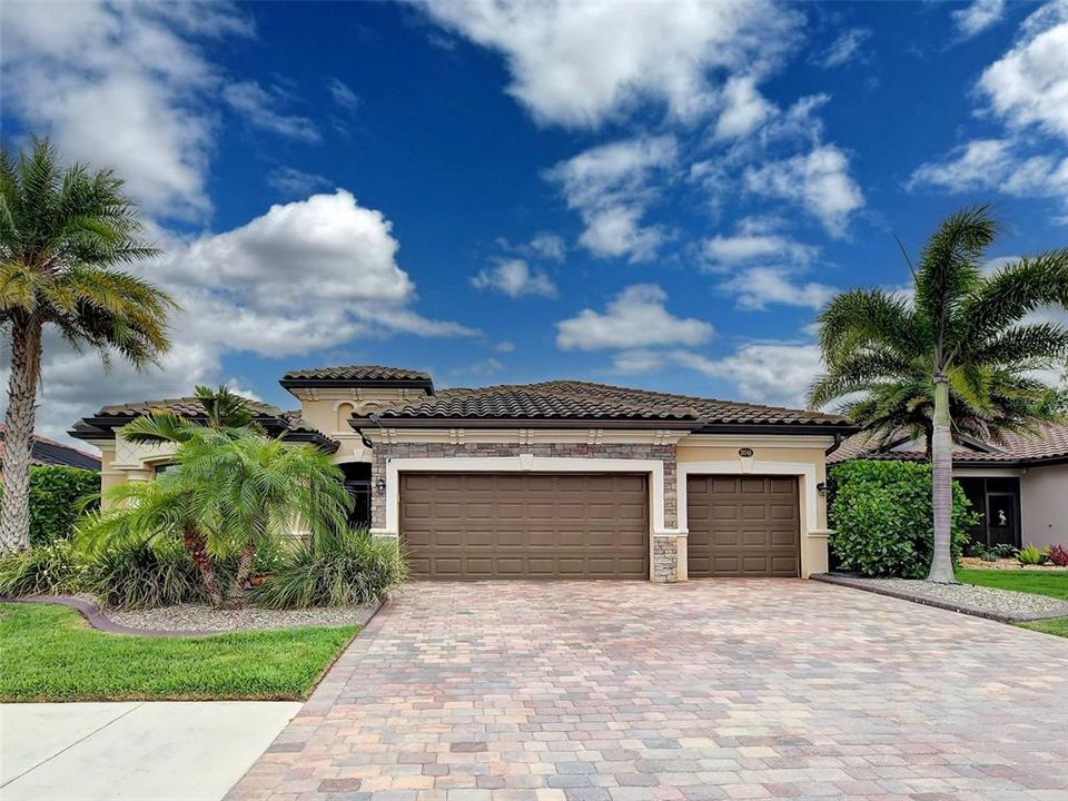 For Sale: $589,900 (4 beds, 2 baths, 2243 Square Feet)